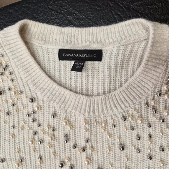 Banana Republic Pearl-Embellished Sweater – Size M Holiday Ready Quiet Luxury - Picture 4 of 5